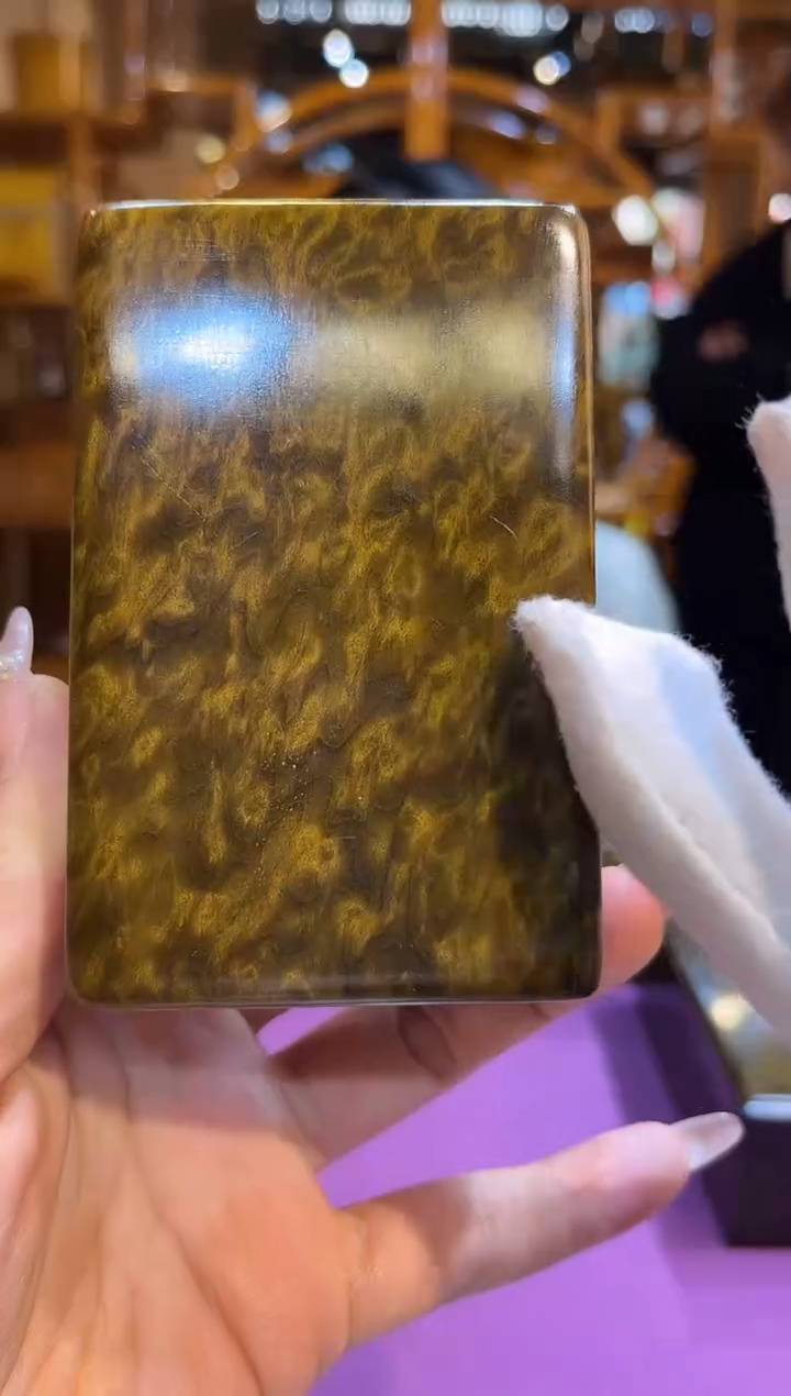 金丝楠阴沉木留疤烟盒