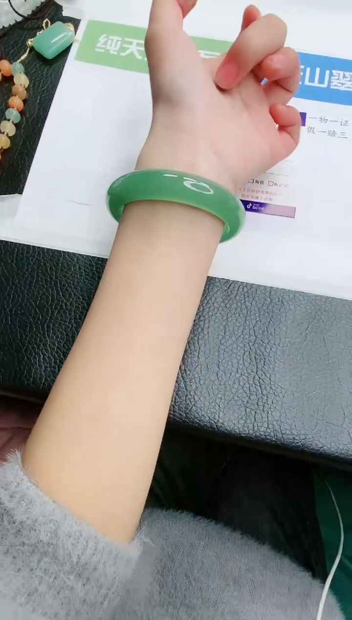 【闪购商品】石英质玉手镯未镶嵌D238-56+