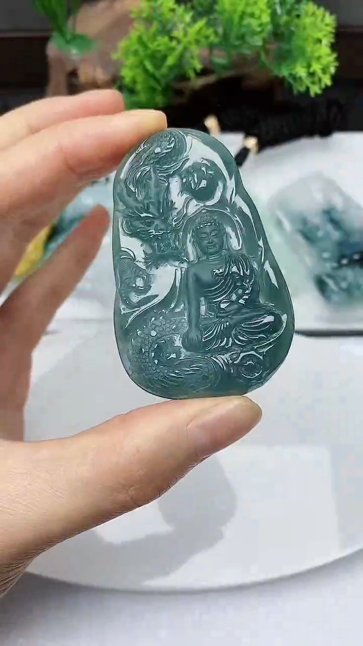 【闪购商品】翡翠颈饰未镶嵌         