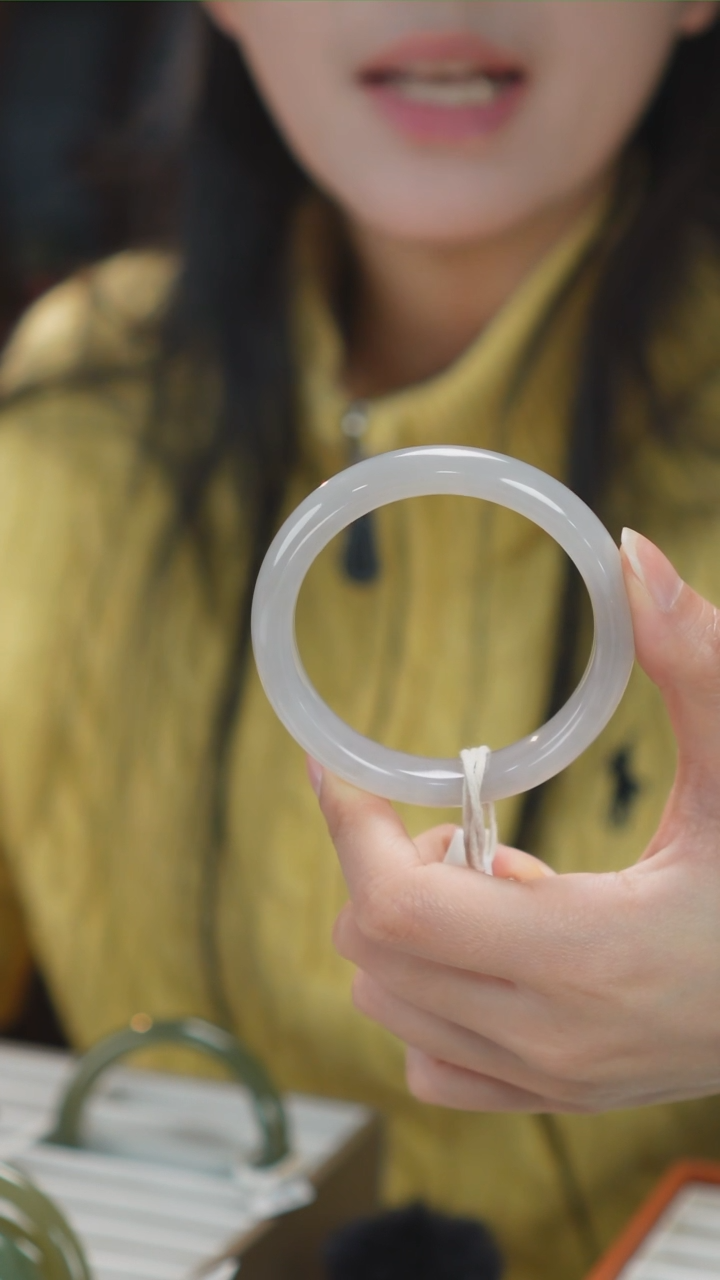 【闪购商品】和田玉手镯未镶嵌64天然和田玉手镯拍一发一54