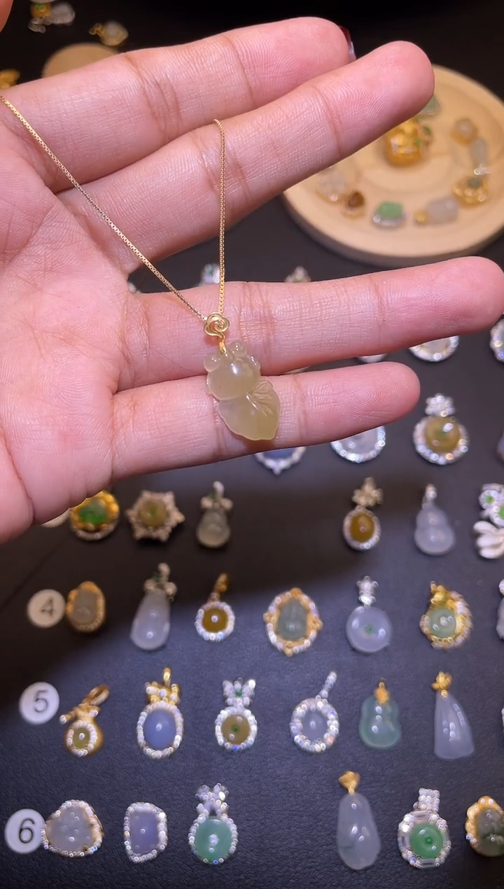 吊坠(不含链)18K金镶嵌翡翠1