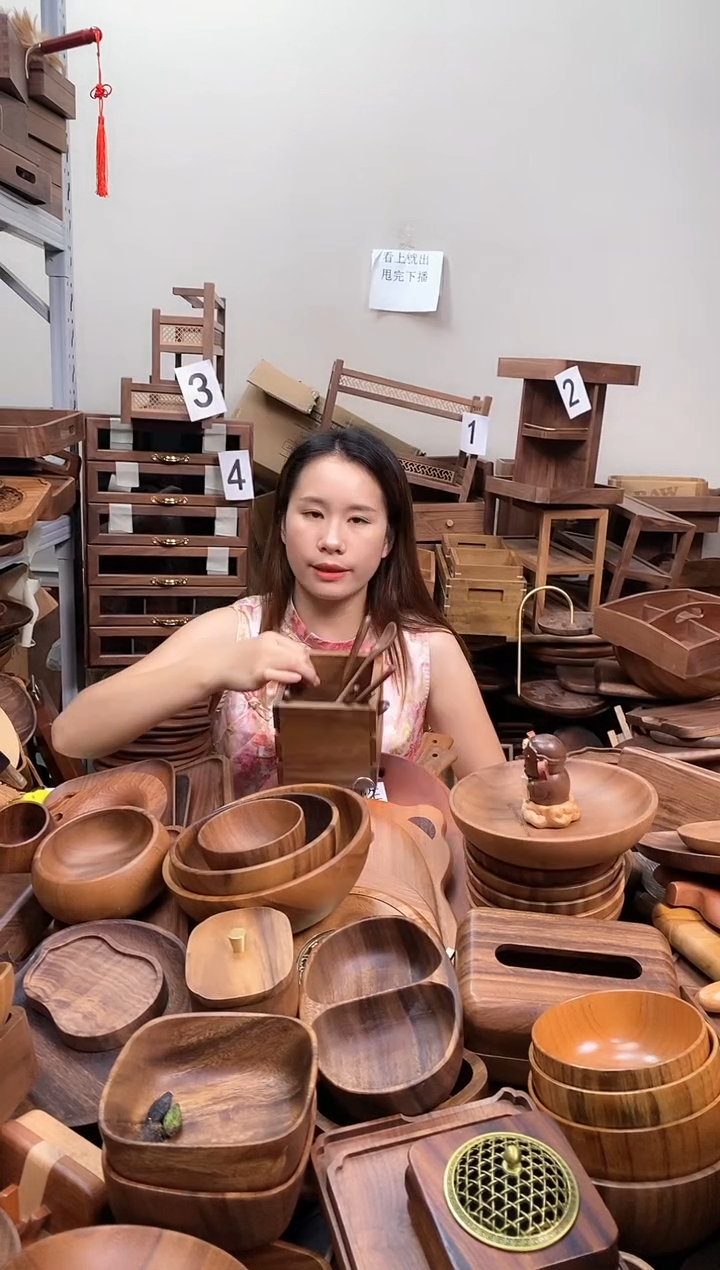   南美胡桃木收纳筐12*12*12cm 
