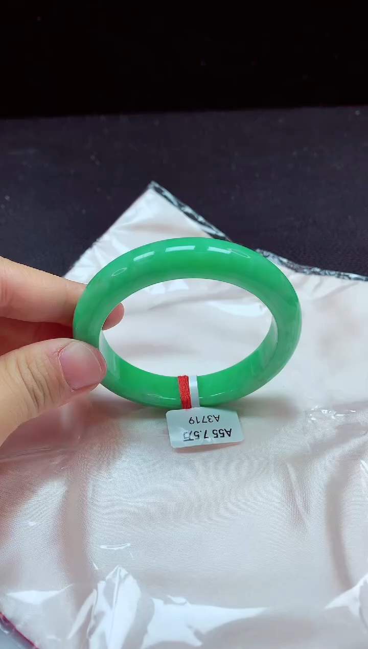 【闪购商品】翡翠手镯未镶嵌镯子55+