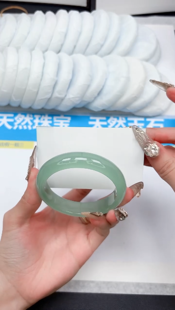 未镶嵌手镯石英质玉144-58.3