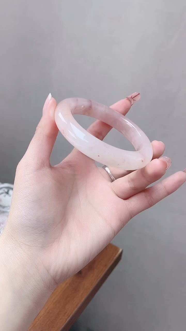 【闪购商品】石英质玉手镯未镶嵌X65