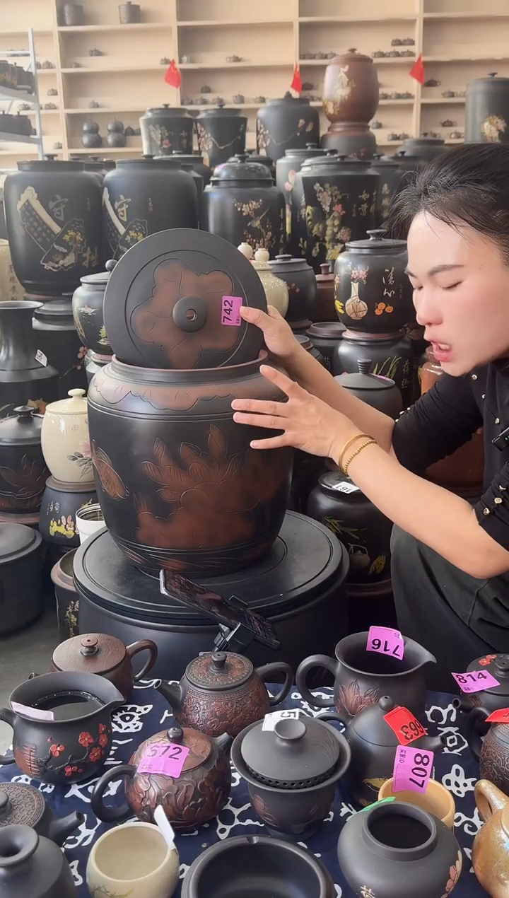 罐瑕疵水缸13升荷花    683