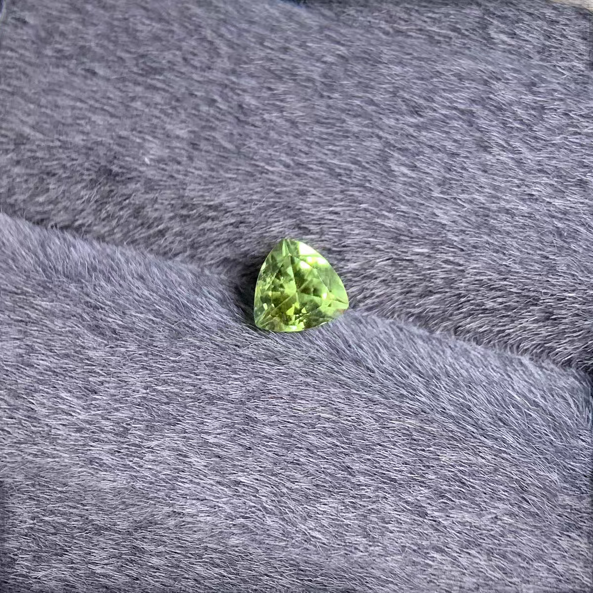 天然橄榄绿碧玺三角形裸石戒指支持定制吊坠送女生礼物0.93克拉