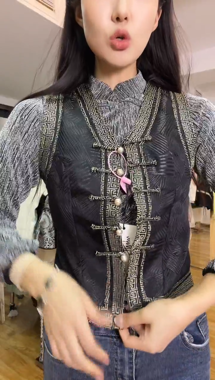 马甲       M码       80-105斤