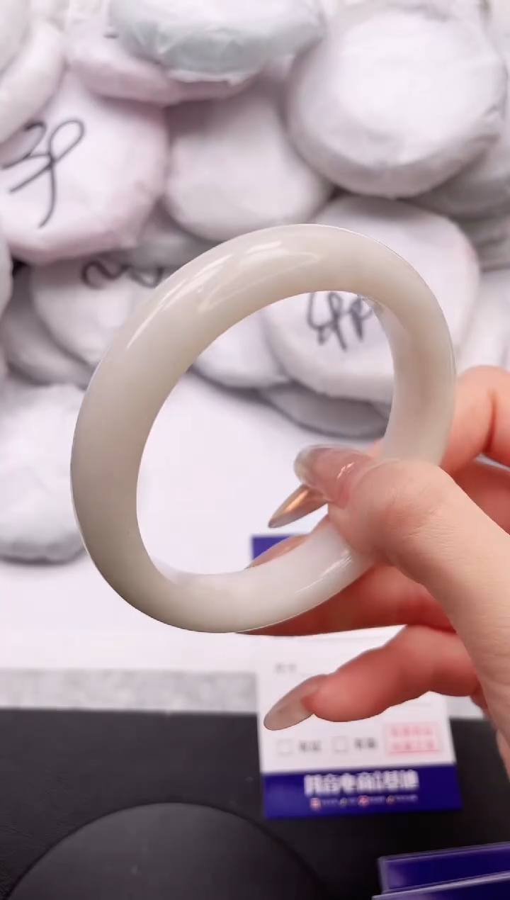 【闪购商品】和田玉手镯未镶嵌17K14-59