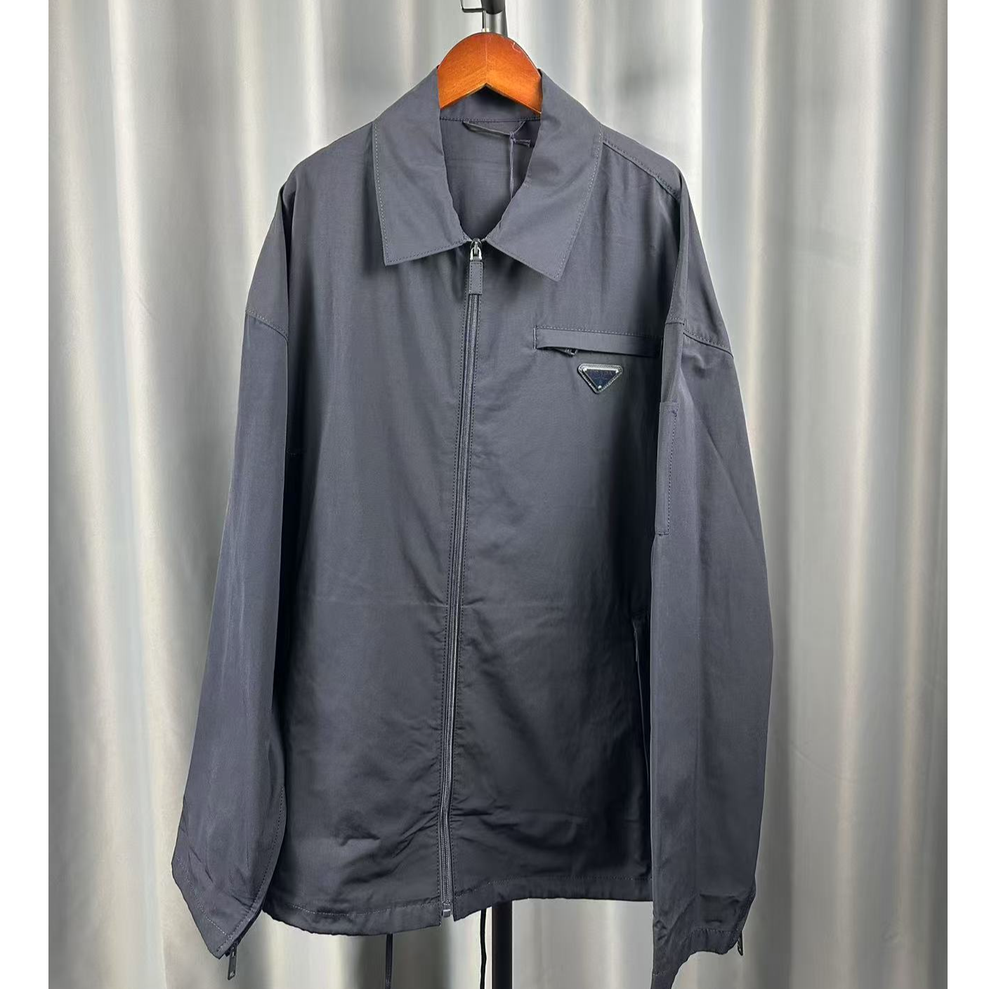 99新 Prada/普拉达 男士胸口三角标翻领行政夹克