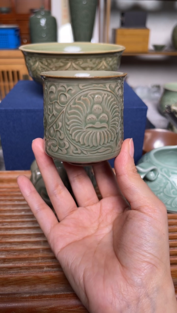 【闪购商品】其他秘色菊纹闻香杯 