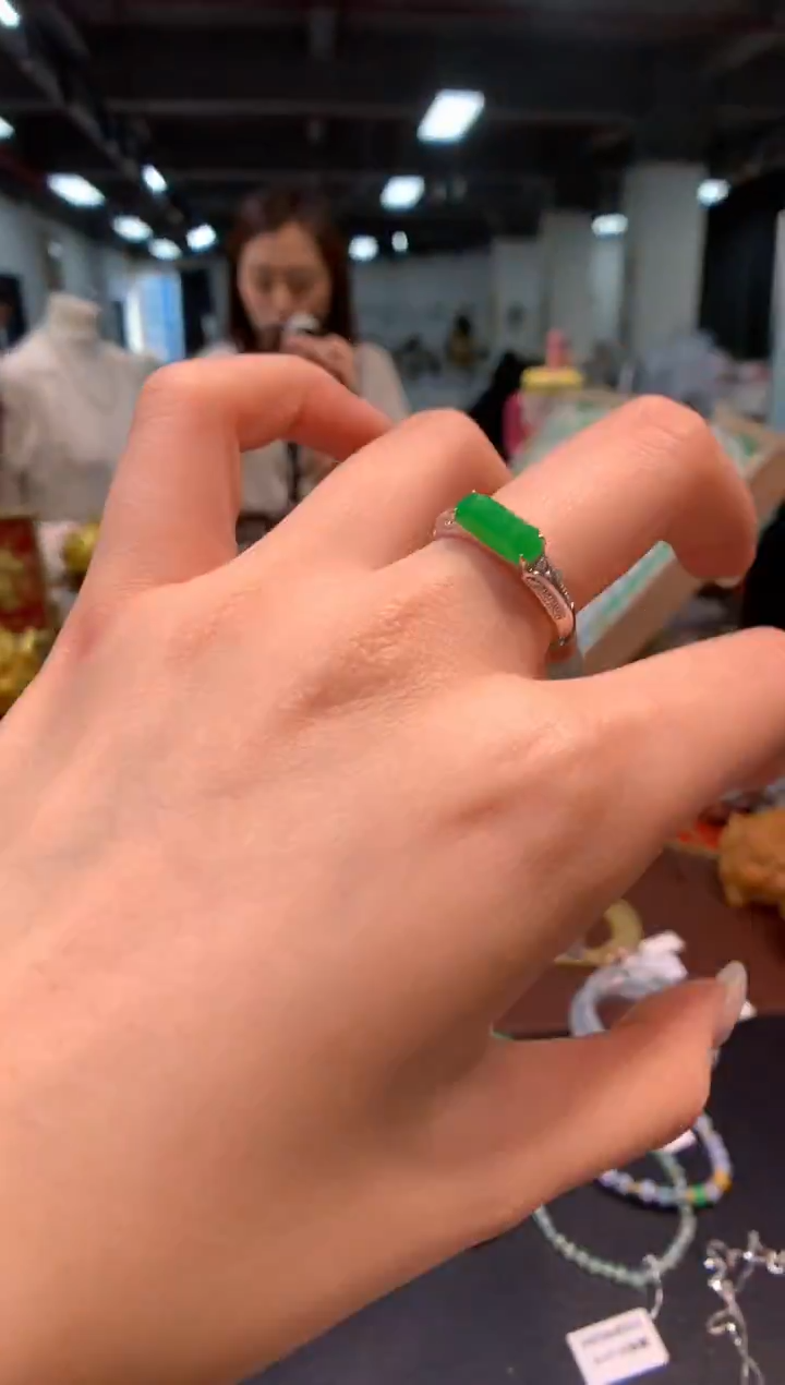 18K金镶嵌戒指翡翠戒指14圈上下两个圈口免费改