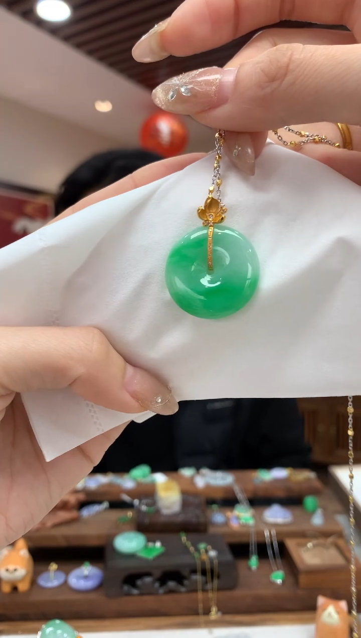 【闪购商品】翡翠吊坠(不含链)18K金镶嵌平安扣