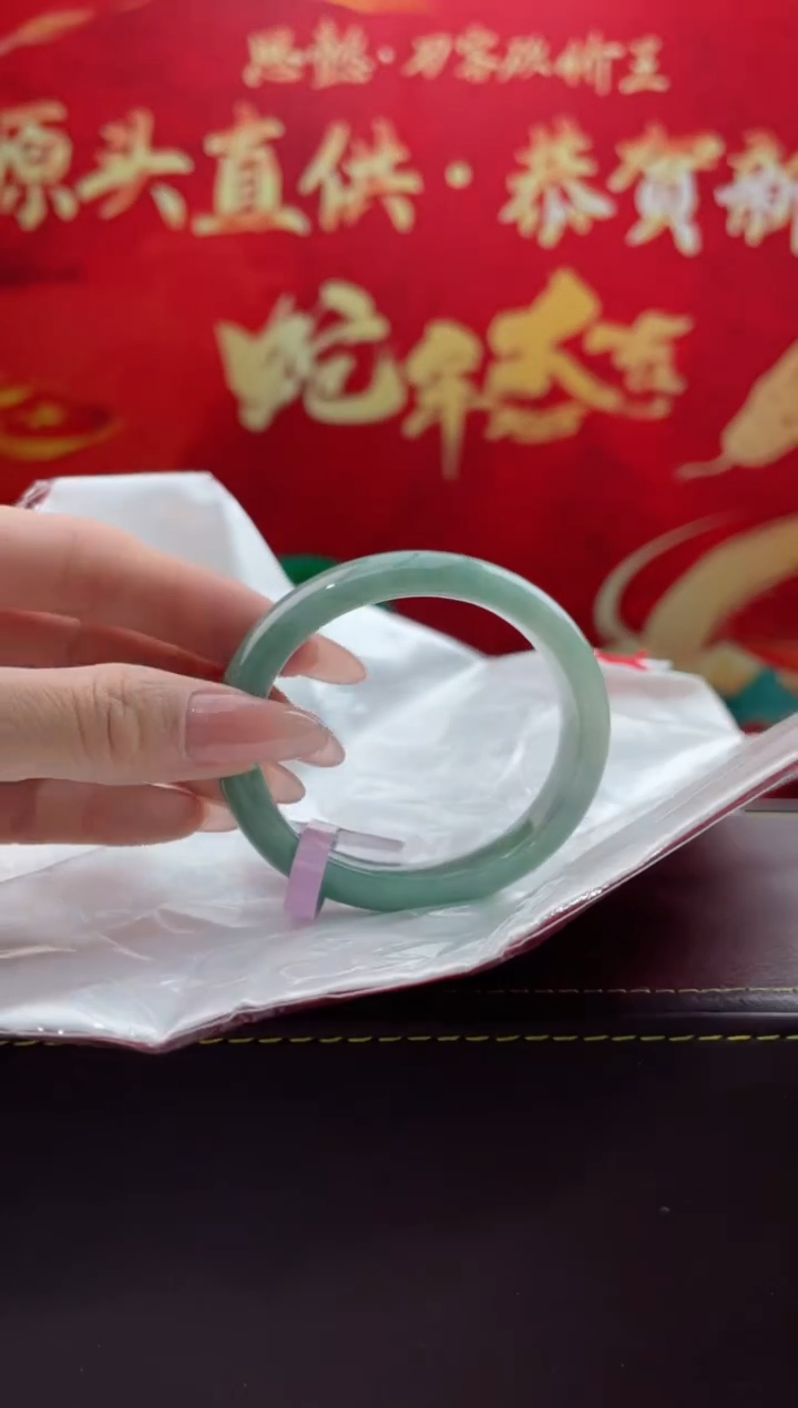 【闪购商品】翡翠手镯未镶嵌11翡翠手镯（微瑕）