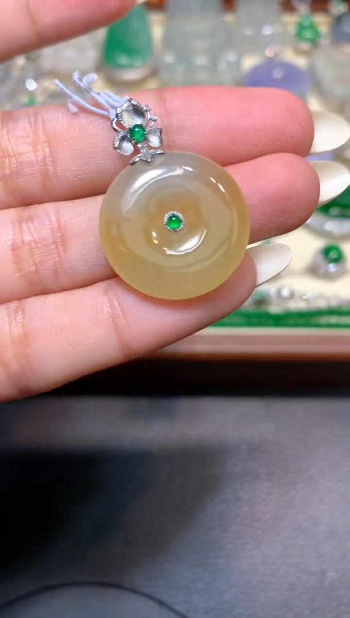 颈饰18K金镶嵌翡翠1