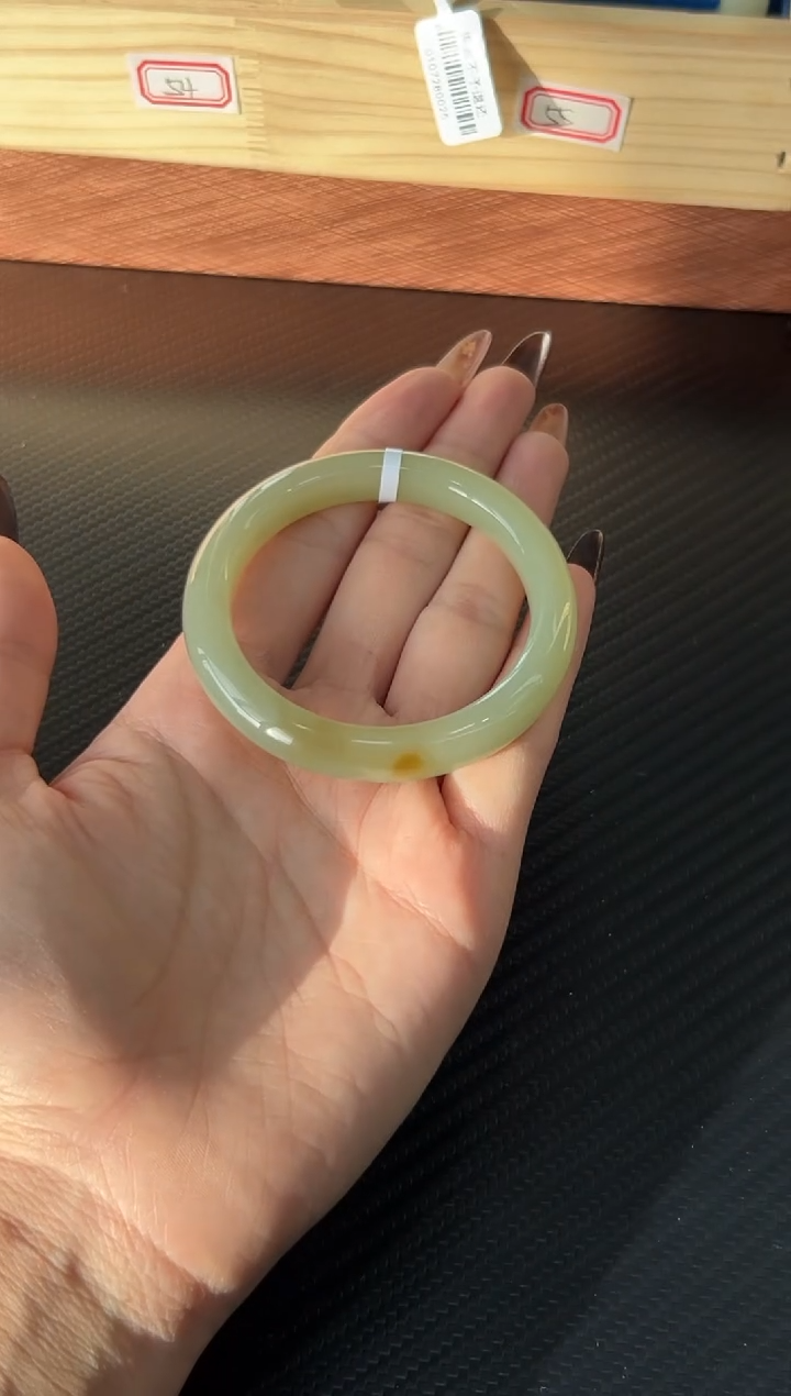 未镶嵌手镯和田玉若羌微色差52+km