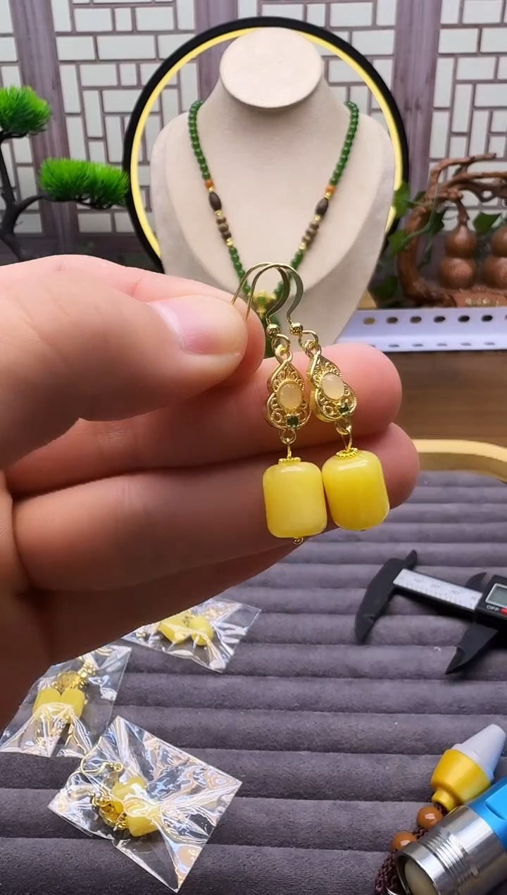 蜜蜡14K金镶嵌耳饰E103      