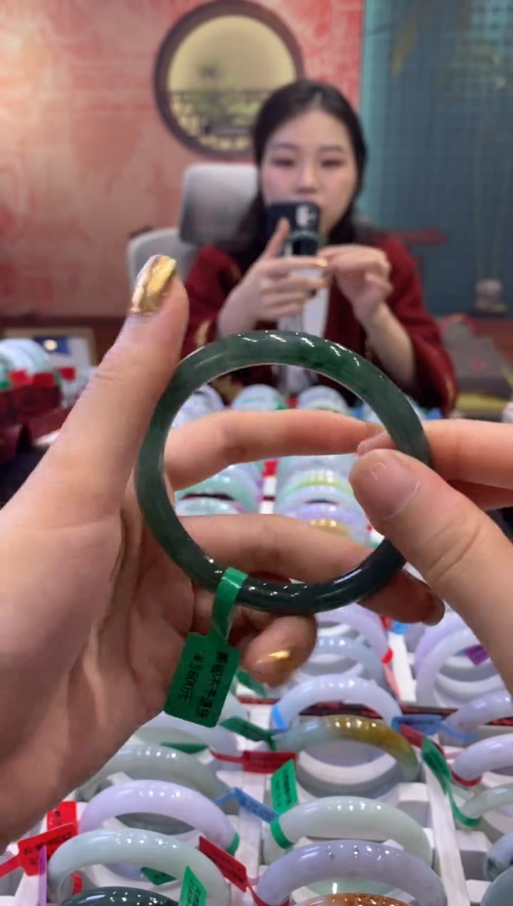 【闪购商品】翡翠手镯未镶嵌多人03870