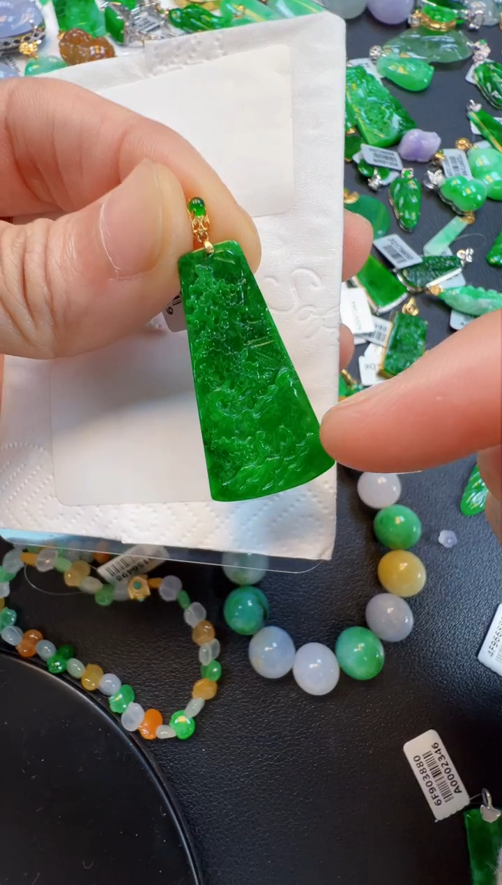 【闪购商品】翡翠吊坠(不含链)18K金镶嵌980