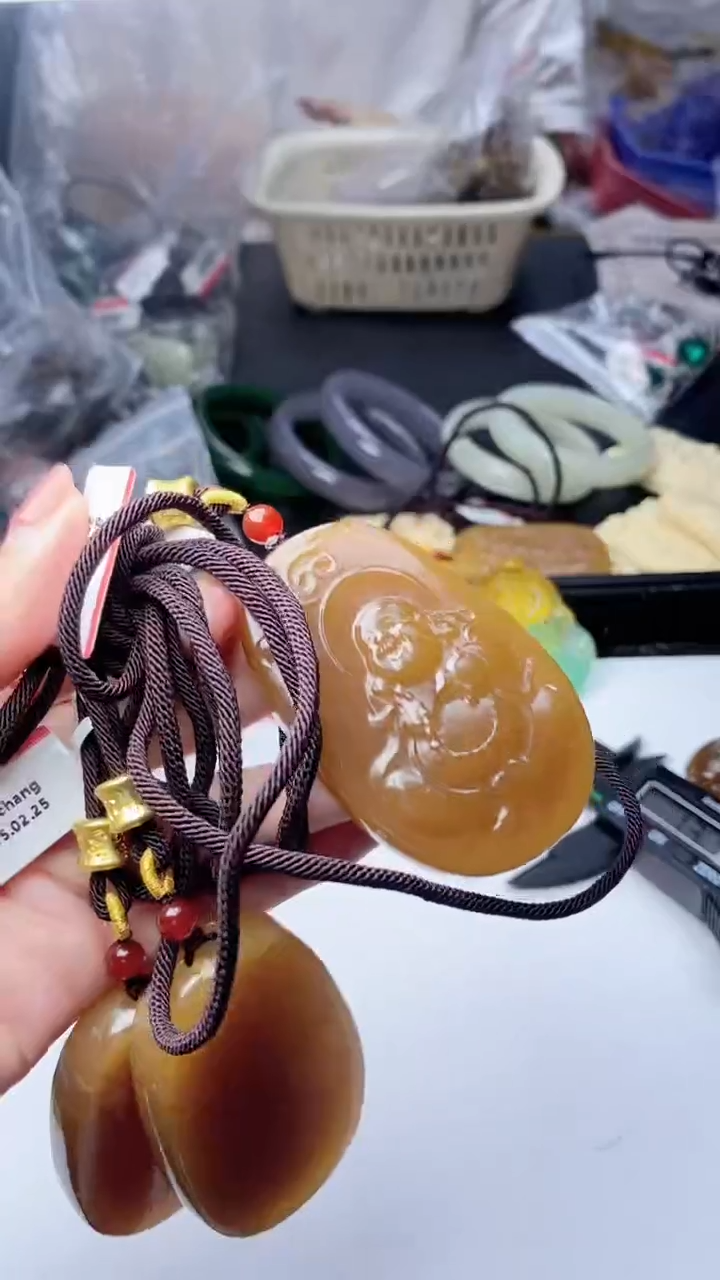 和田玉未镶嵌颈饰所见即所得  138 弥勒 微瑕