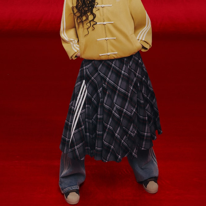 阿迪达斯/adidas三叶草女子新年款水洗牛仔微喇运动裤 KT3173