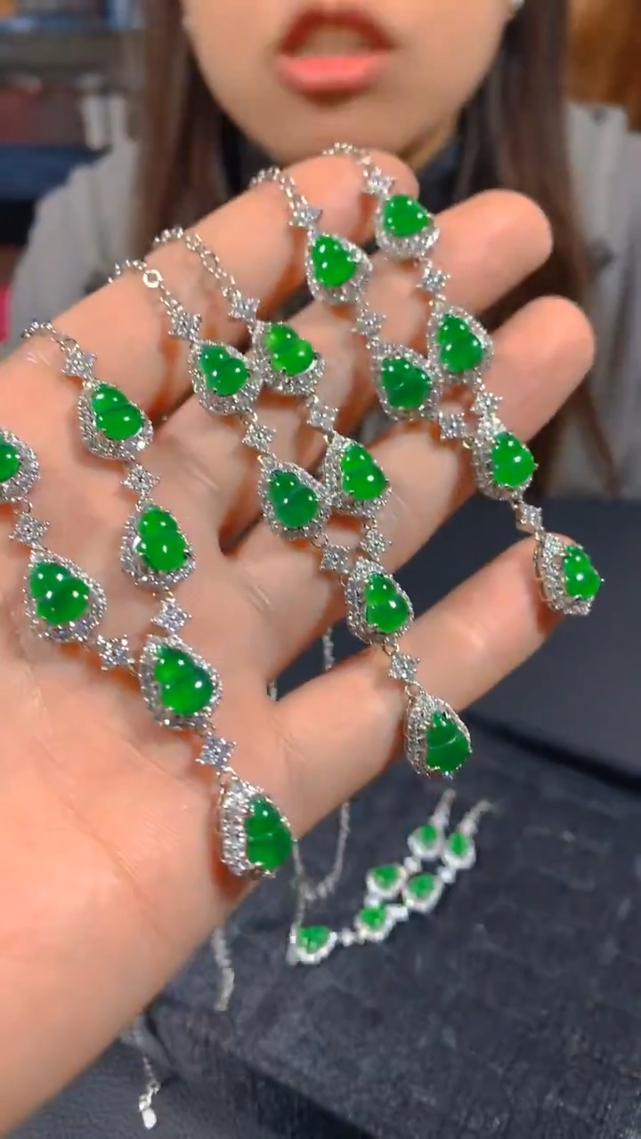 吊坠(赠链)未镶嵌翡翠多样性发一