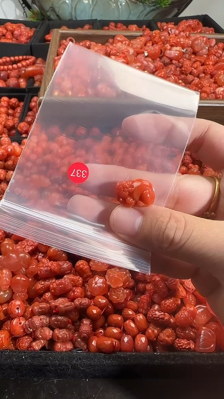 颈饰未镶嵌南红玛瑙1