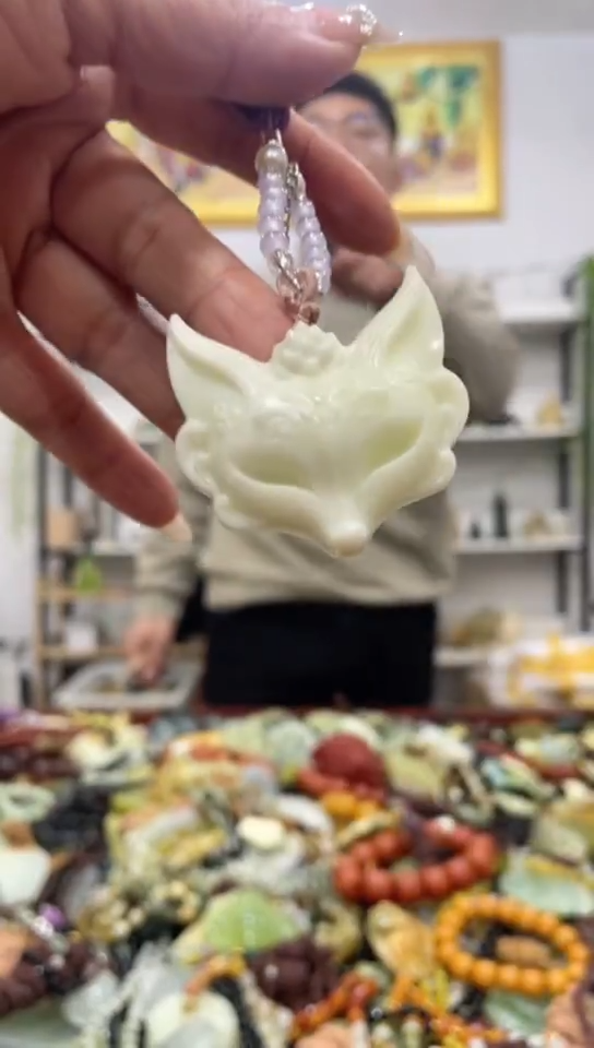 未镶嵌蛇纹石玉吊坠    