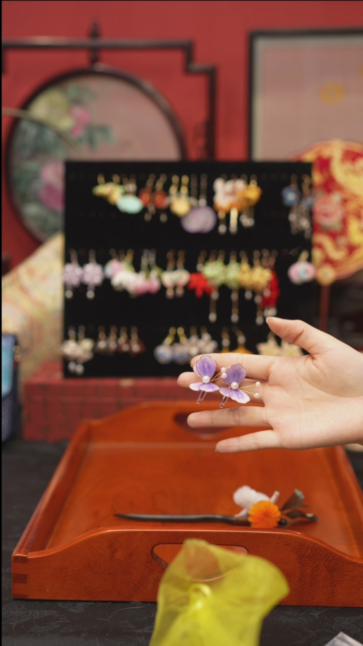 刺绣非遗手工绒花饰品