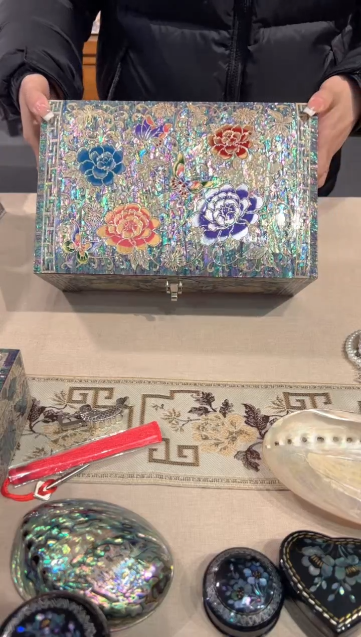 【闪购商品】紫底全满螺·弘贝雅螺钿漆器文化馆