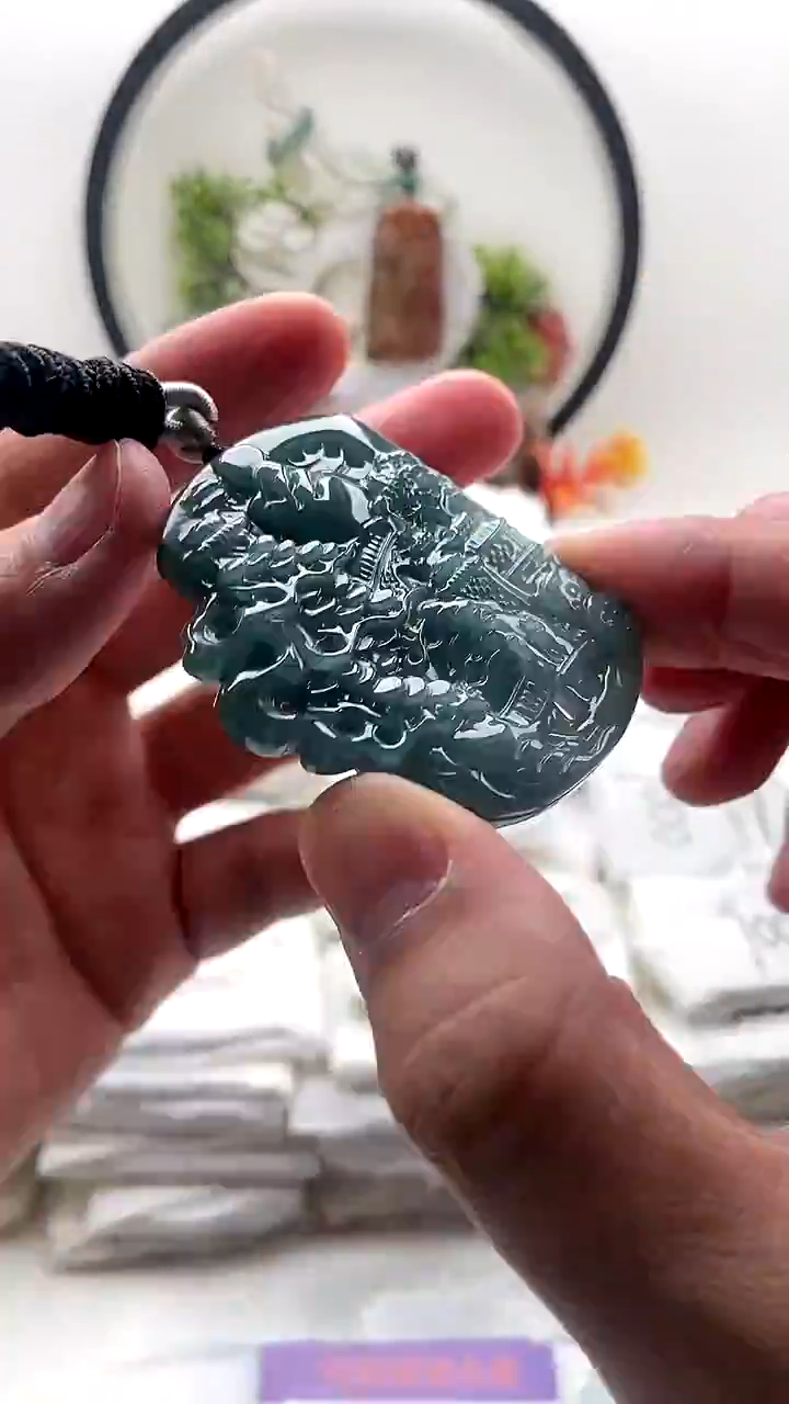 颈饰未镶嵌翡翠山水牌