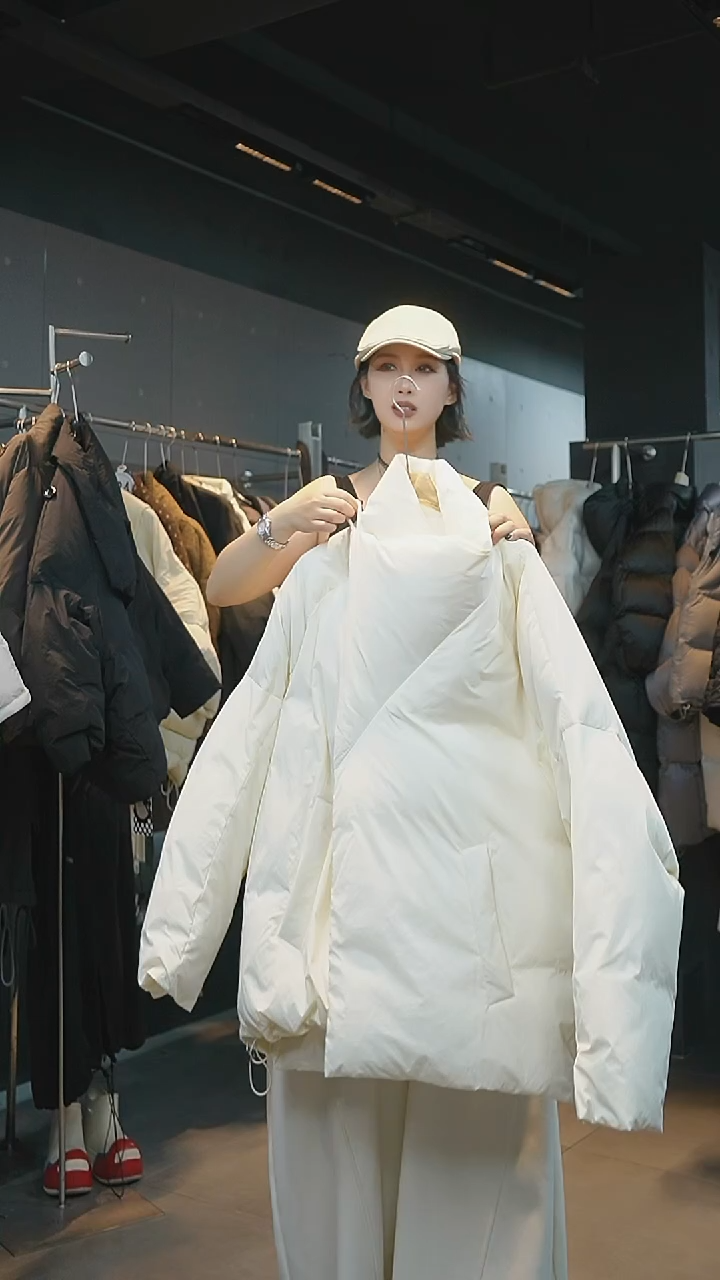 白色羽绒白色羽绒
