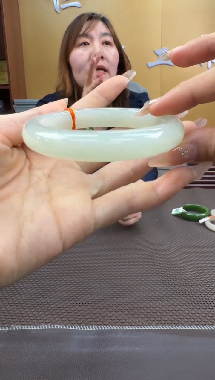 【闪购商品】和田玉手镯未镶嵌58