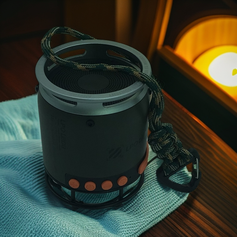 旅行者金属低音炮音响 带支架氛围灯