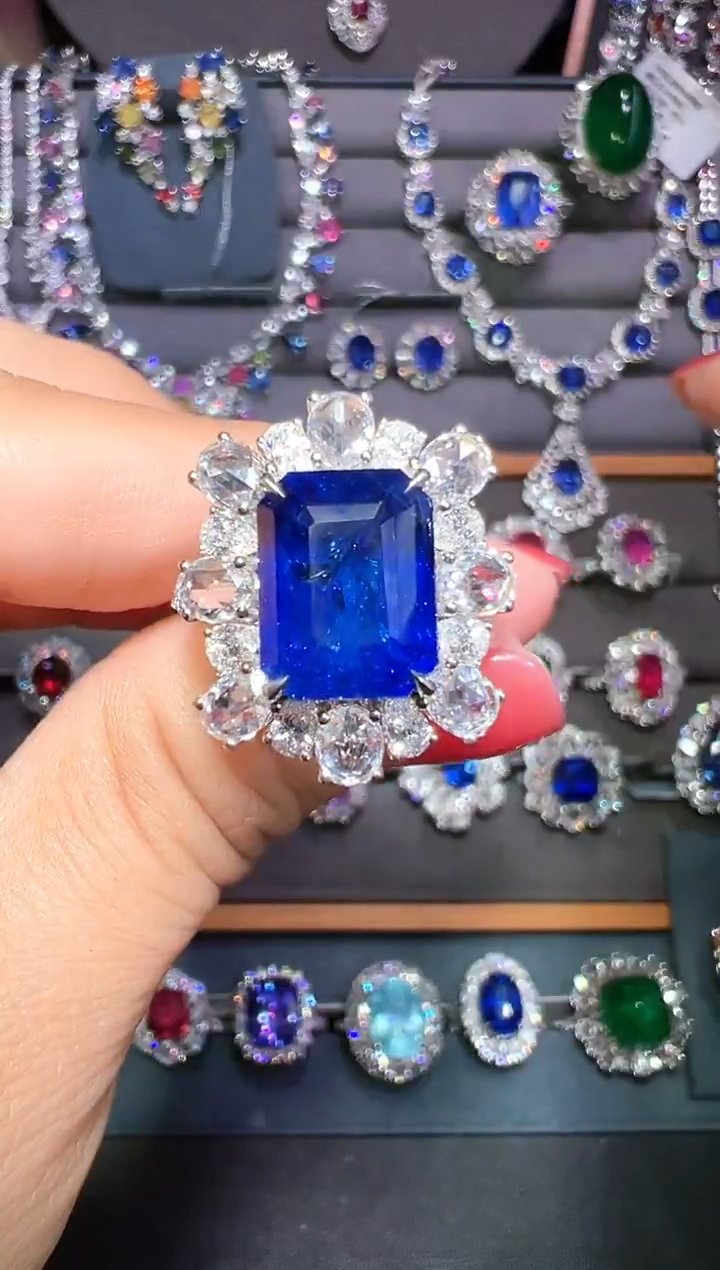 7.15ct蓝宝石18K金镶嵌GUILD皇家蓝