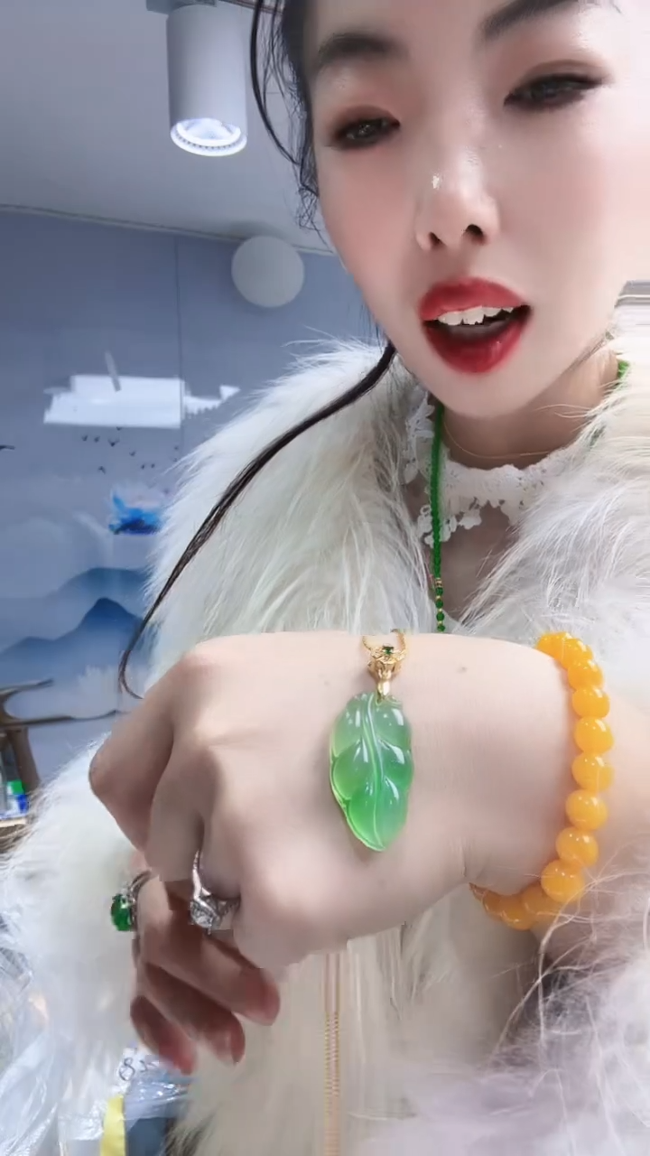 未镶嵌颈饰玛瑙/玉髓叶子