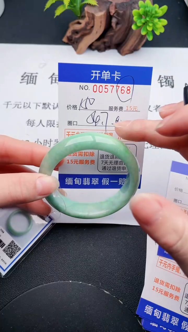 【闪购商品】68丽致优雅手镯时尚百搭