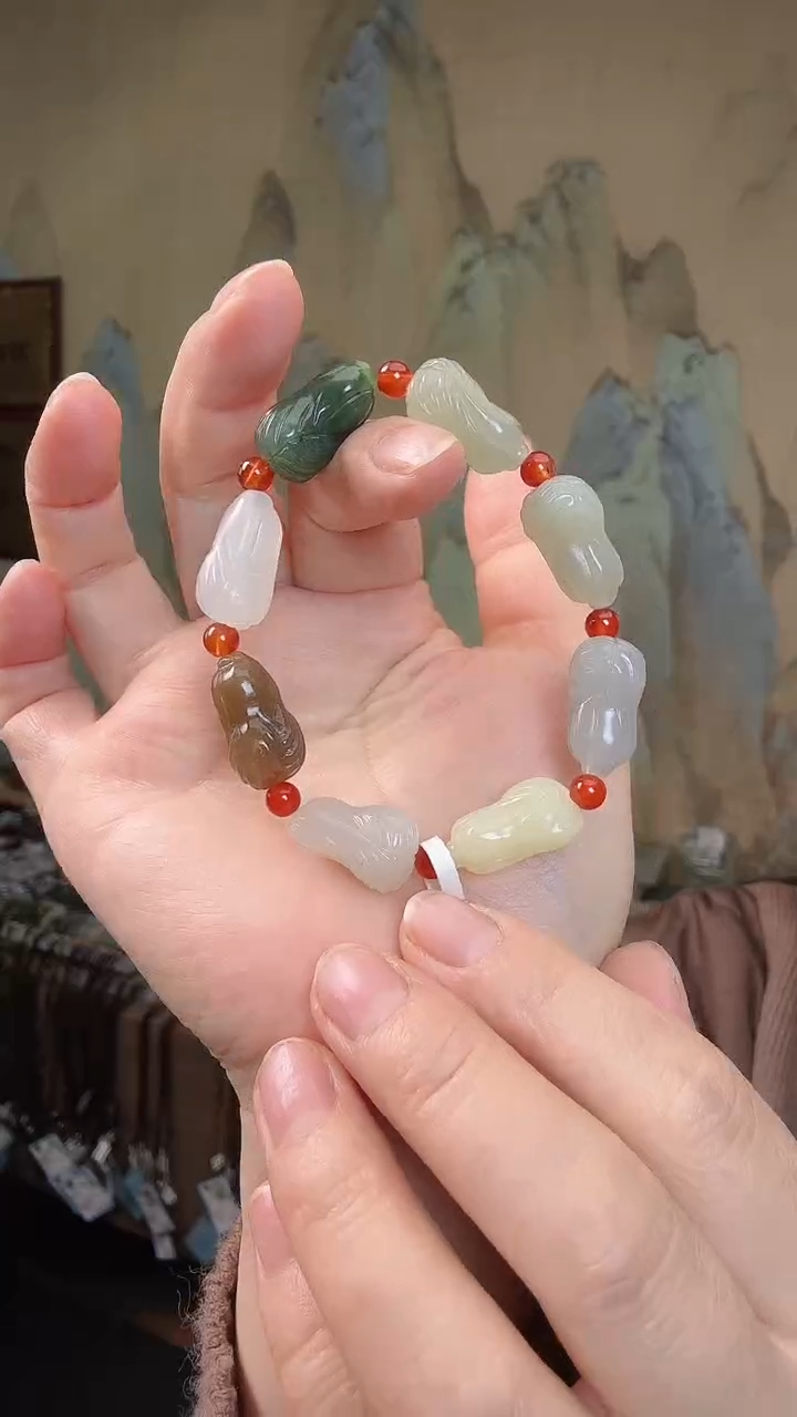 颈饰未镶嵌和田玉.