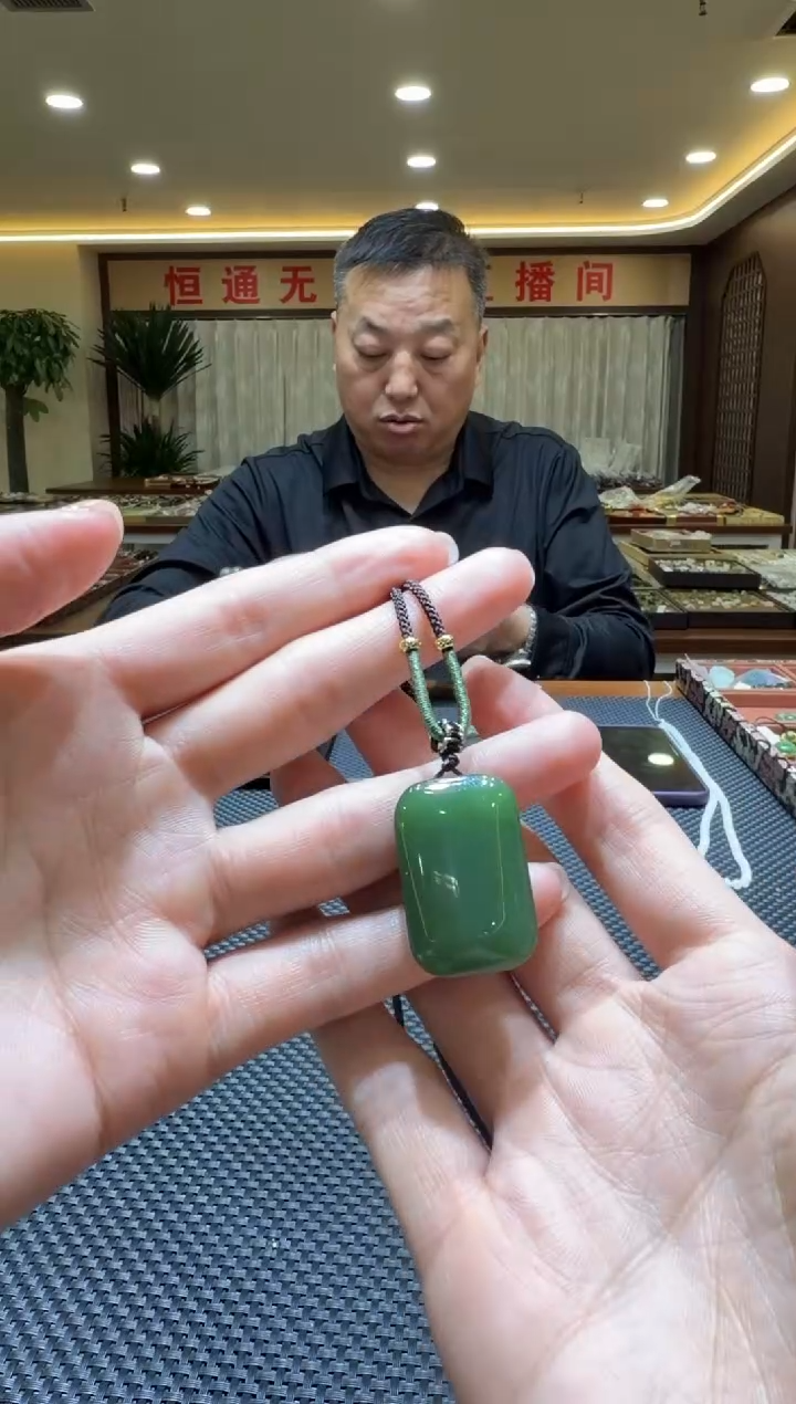 颈饰未镶嵌和田玉挂件