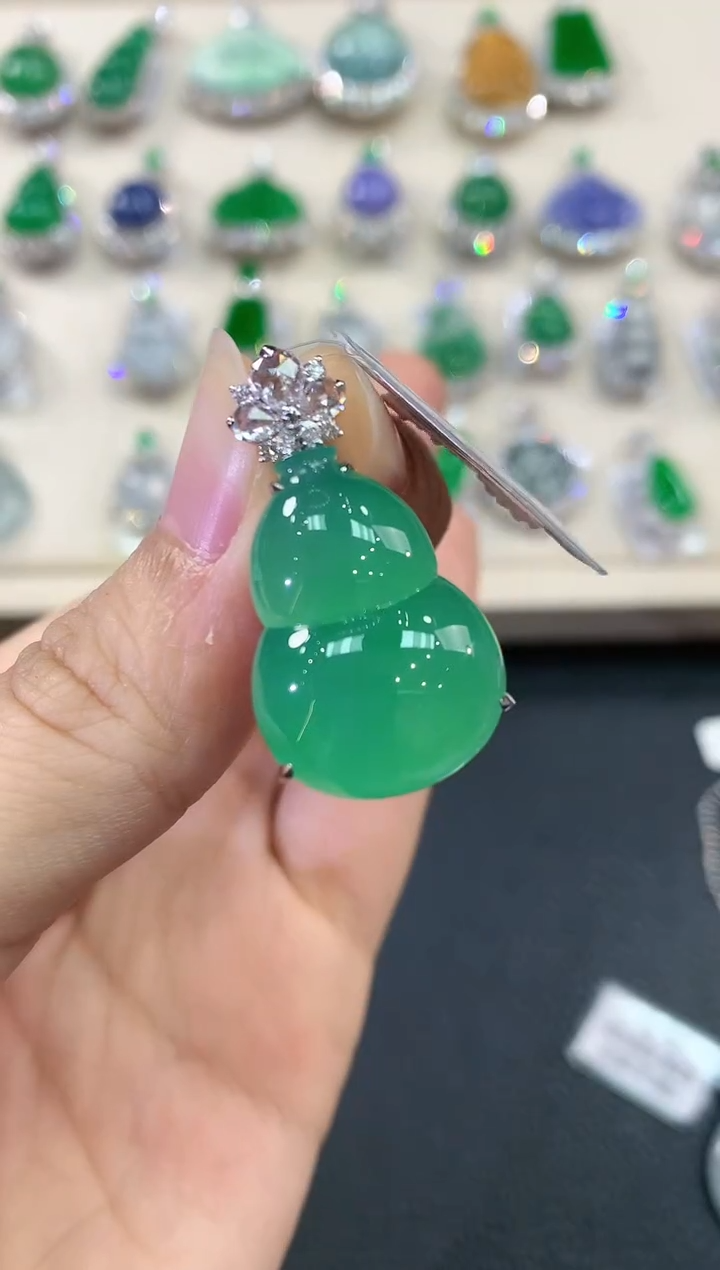 【闪购商品】翡翠吊坠(不含链)18K金镶嵌C137  