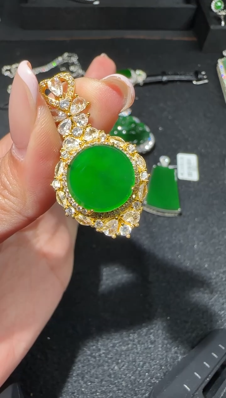 【闪购商品】翡翠吊坠(赠链)未镶嵌多样性发货拍一发一