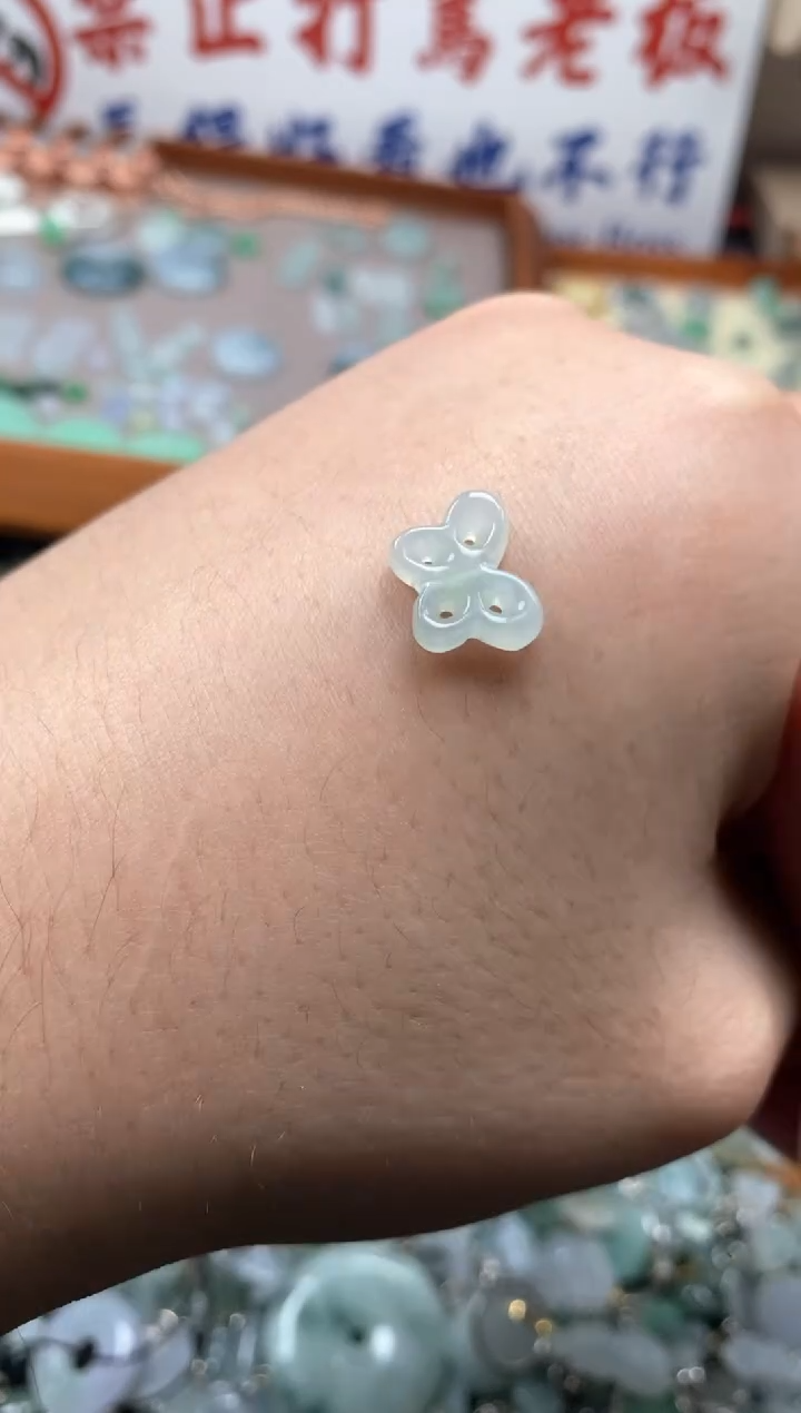 【闪购商品】翡翠颈饰未镶嵌哥哥