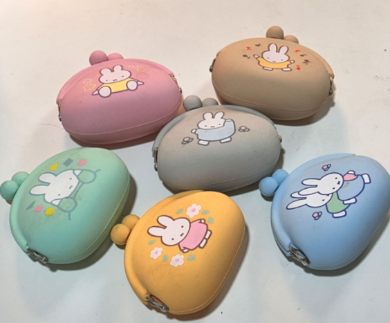 零钱包耳机包颜色随机