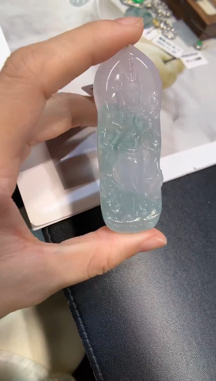 颈饰未镶嵌翡翠观音