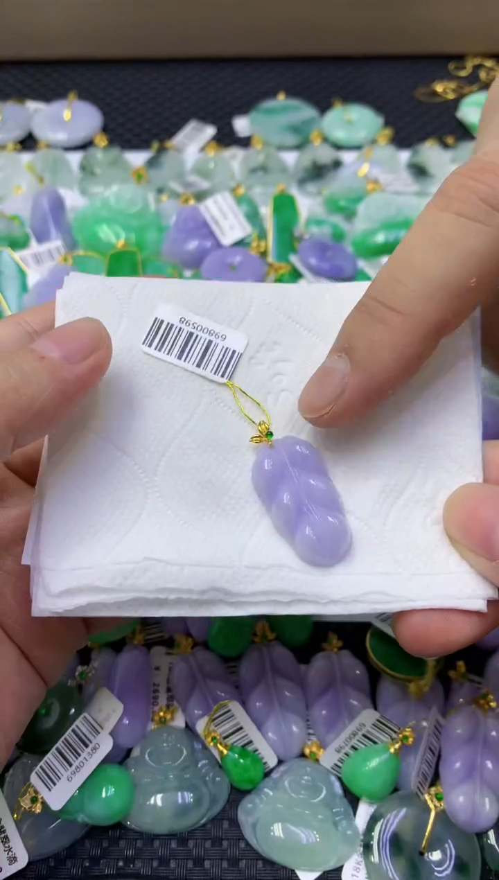 颈饰18K金镶嵌翡翠天然缅甸翡翠A货