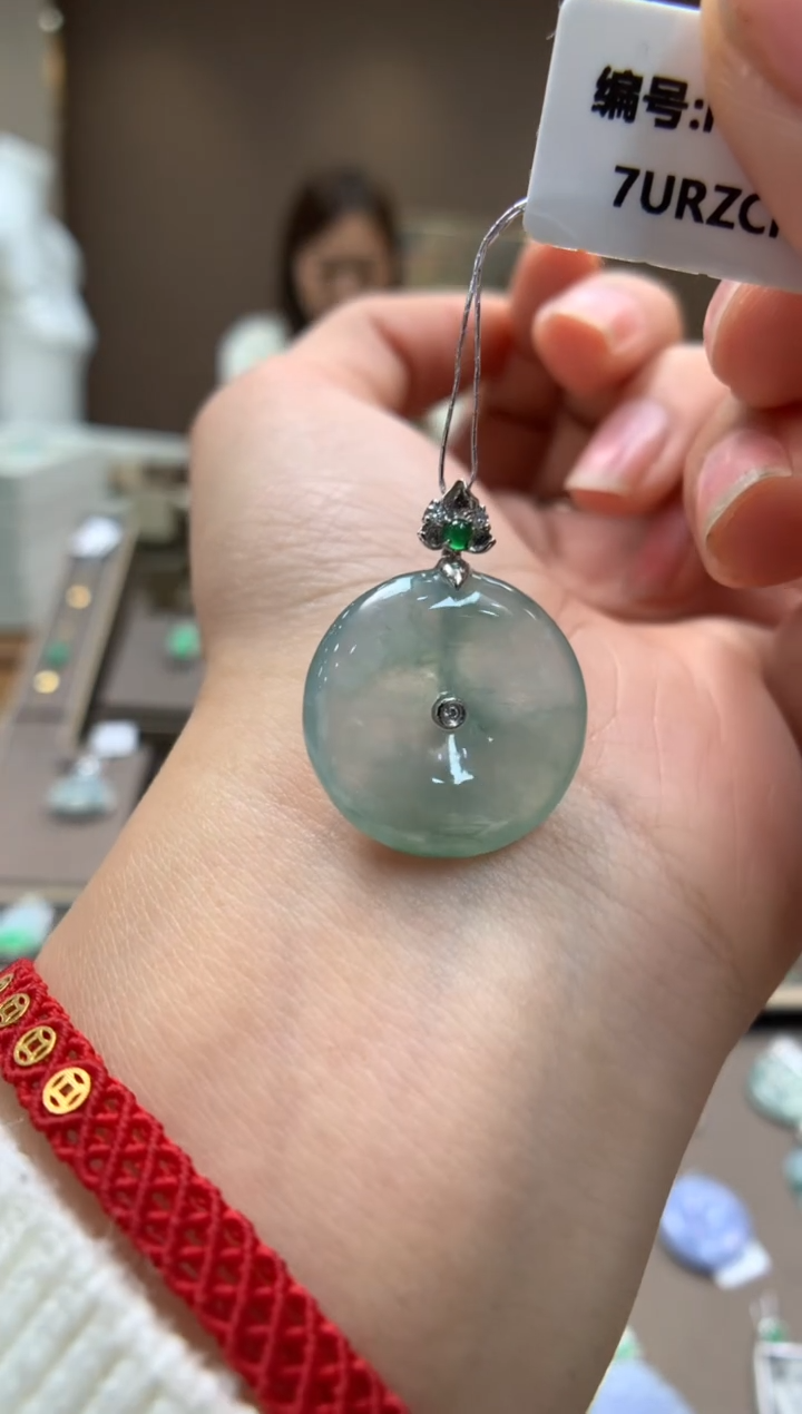 【闪购商品】翡翠颈饰18K金镶嵌平安扣