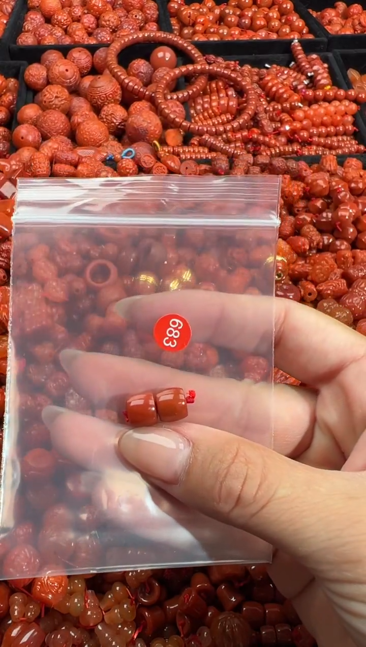 南红玛瑙未镶嵌颈饰1