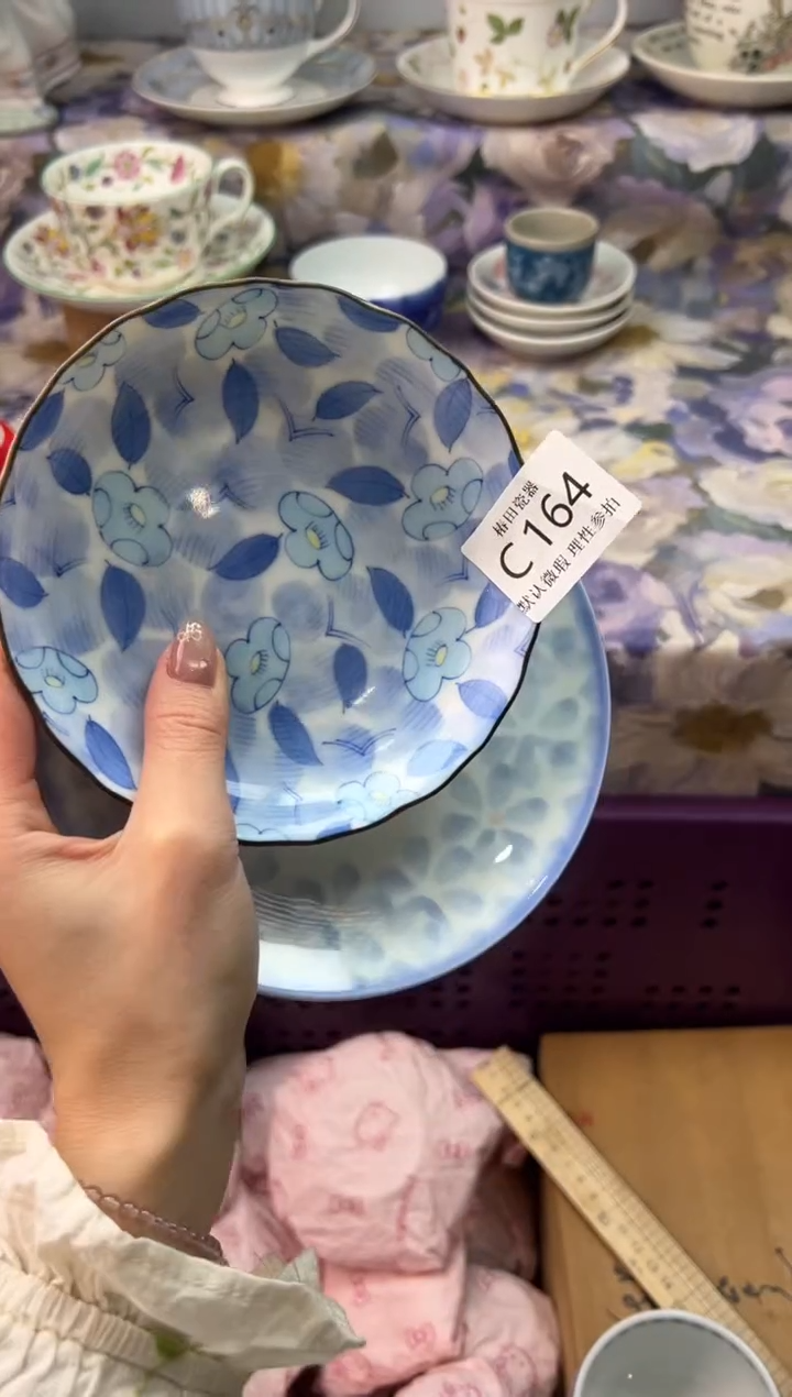 瓷片你**啊瓷片瓷片          C 164