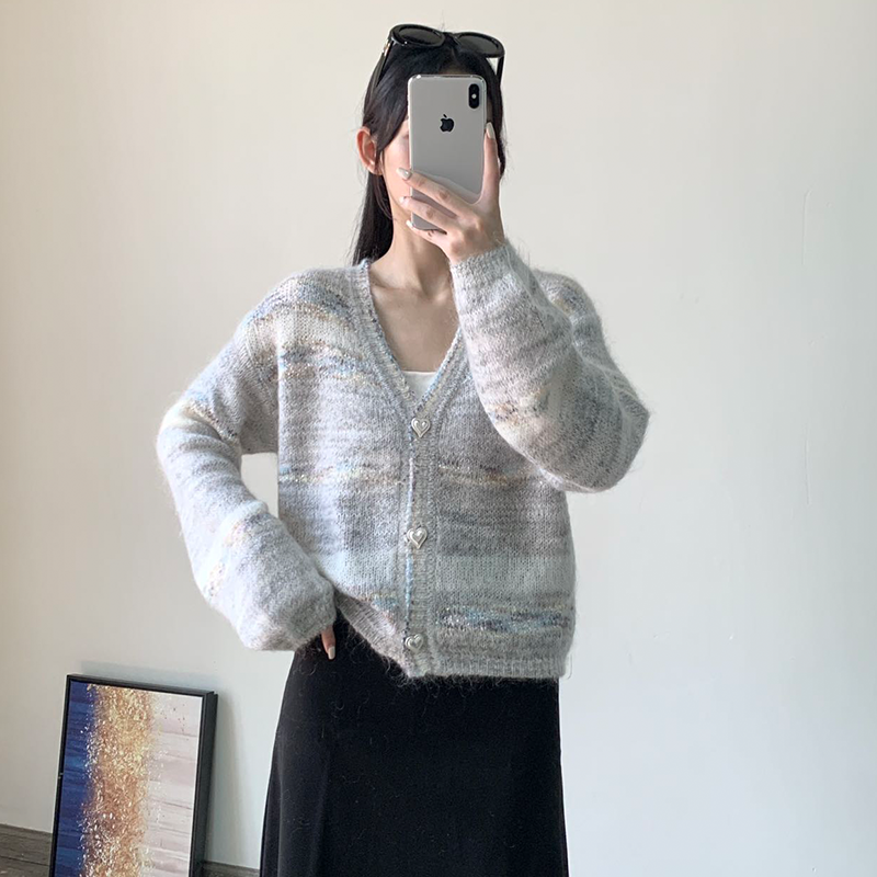 秋冬新款马海毛V 领针织开衫女条纹爱心扣宽松短款-60580