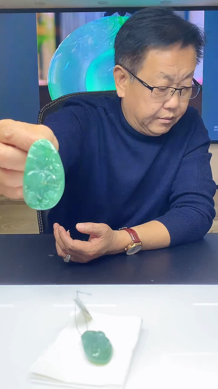 【闪购商品】定制翡翠未镶嵌1084xx-毛货挂件